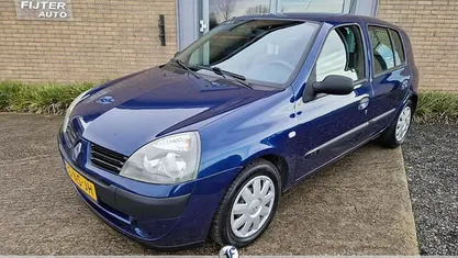 Gebruikt 2004 Renault Clio II Authentique Hatchback | € 1.300 (Goede deal)
