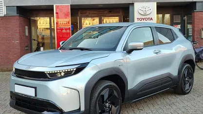 Nieuw Toyota Urban Cruiser 11 kW (15 PK) 2026 Grijs SUV