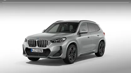 Spacesilber metallic (zilver metallic) Nieuw 2025 BMW X1 M Sport SUV | € 66.416 (Super prijs)