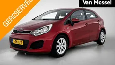 Rood Gebruikt 2014 Kia Rio Comfort Hatchback | € 8.440 (Eerlijke prijs)