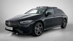 Zwart, metallic lak Nieuw 2025 Mercedes CLA250 Shooting Brake AMG line Stationwagen | € 53.863 (Eerlijke prijs)