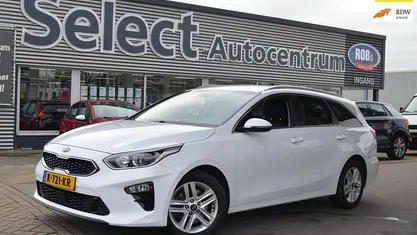 Wit Gebruikt 2021 Kia Ceed Hatchback | € 14.940 (Eerlijke prijs)