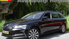 Zwart, metallic lak Gebruikt 2022 Skoda Superb Business Line Stationwagen | € 24.945 (Super prijs)