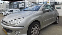 Grijs Gebruikt 2003 Peugeot 206 CC Roland Garros Cabriolet | € 1.250 (Goede deal)