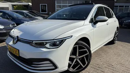 Gebruikt 2022 VW Golf VIII Life Hatchback | € 17.950 (Eerlijke prijs)