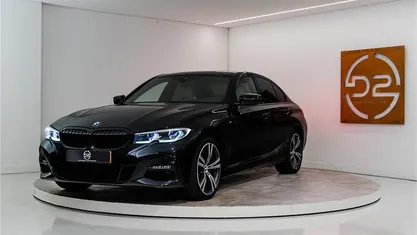 Zwart Occasion 2022 BMW 320e M Sport Sedan | € 34.980 (Goede deal)