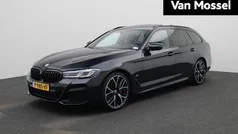 Zwart Gebruikt 2022 BMW 520 Comfort Edition Stationwagen | € 39.900 (Eerlijke prijs)