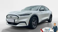 Star white (licht wit) Gebruikt 2023 Ford Mustang Mach-E SUV | € 35.740 (Eerlijke prijs)