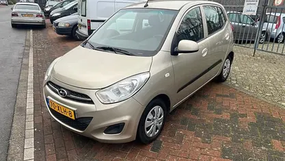 Beige (metallic) Occasion 2012 Hyundai i10 Hatchback | € 3.999 (Eerlijke prijs)