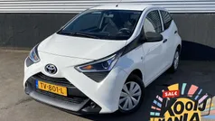Wit, metallic lak Gebruikt 2018 Toyota Aygo Hatchback | € 9.399 (Goede deal)