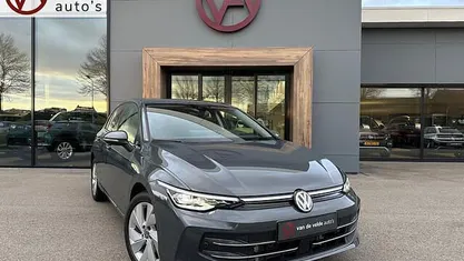 Occasion 2025 VW Golf VIII Style Hatchback | € 35.745 (Eerlijke prijs)