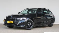Zwart Gebruikt 2023 BMW 320e Stationwagen | € 35.895 (Eerlijke prijs)