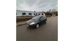 Grijs (metallic) Gebruikt 2009 Fiat Grande Punto Lusso Hatchback | € 1.999 (Eerlijke prijs)