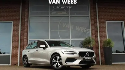 Grijs Gebruikt 2020 Volvo V60 Momentum Stationwagen | € 21.450 (Eerlijke prijs)