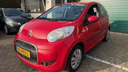 Rood (metallic) Occasion 2009 Citroën C1 Hatchback | € 2.750 (Eerlijke prijs)