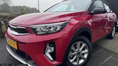 Signal red/black m Gebruikt 2023 Kia Stonic SUV | € 20.300 (Eerlijke prijs)