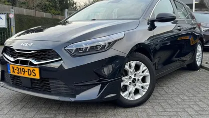 Occasion Kia Ceed 120 PK (88 kW) 2023 Zwart (metallic) Hatchback