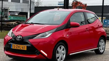 Occasion Toyota Aygo X-play 69 PK (50 kW) 2015 Rood Hatchback
