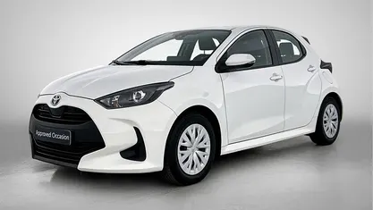Wit Occasion 2022 Toyota Yaris Hybrid Active Hatchback | € 17.950 (Goede deal)