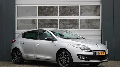 Grijs Gebruikt 2013 Renault Mégane III Bose Edition Hatchback | € 3.999 (Eerlijke prijs)