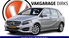 Grijs, metallic lak Gebruikt 2017 Mercedes B180 Prestige MPV | € 17.890 (Eerlijke prijs)