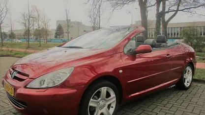 Rood (metallic) Occasion 2005 Peugeot 307 CC Cabriolet | € 2.450 (Eerlijke prijs)