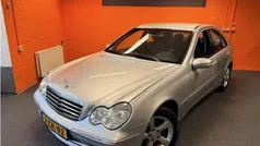 Grijs (metallic) Gebruikt 2004 Mercedes C180 Elegance Sedan | € 3.750 (Eerlijke prijs)