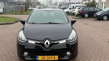 Zwart Gebruikt 2016 Renault Clio IV LIMITED Hatchback | € 4.799 (Goede deal)