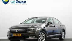 Bruin Gebruikt 2017 VW Passat Comfortline Sedan | € 13.950 (Eerlijke prijs)
