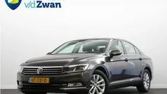 Bruin Gebruikt 2017 VW Passat Comfortline Sedan | € 14.950 (Eerlijke prijs)