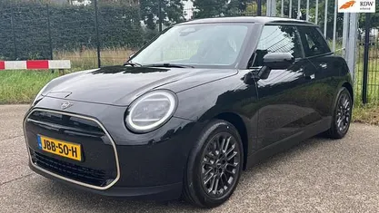 Occasion Mini Cooper Favoured 135 kW (184 PK) 2025 Hatchback