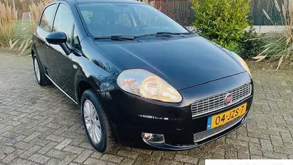 Zwart Occasion 2009 Fiat Grande Punto Hatchback | € 1.999 (Eerlijke prijs)