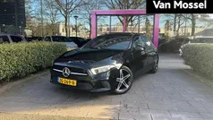 Zwart Gebruikt 2019 Mercedes A200 Premium Hatchback | € 24.900 (Eerlijke prijs)