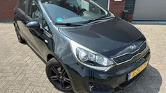 Zwart Gebruikt 2015 Kia Rio Hatchback | € 7.999 (Eerlijke prijs)