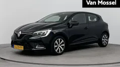 Zwart Gebruikt 2023 Renault Clio V Equilibre Hatchback | € 15.935 (Eerlijke prijs)