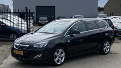 Zwart, metallic lak Gebruikt 2012 Opel Astra Cosmo Stationwagen | € 4.995 (Eerlijke prijs)