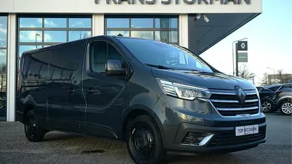 Grijs metallic Gebruikt 2024 Renault Trafic MPV | € 28.950 (Eerlijke prijs)