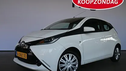 Occasion Toyota Aygo X-play 69 PK (50 kW) 2014 Wit Hatchback