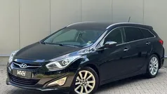 Zwart, metallic lak Gebruikt 2011 Hyundai i40 Edition Stationwagen | € 8.450 (Eerlijke prijs)