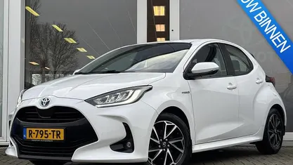 Wit Gebruikt 2021 Toyota Yaris Hybrid Hatchback | € 19.450 (Eerlijke prijs)