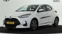Wit Gebruikt 2021 Toyota Yaris Hybrid Hatchback | € 20.745 (Eerlijke prijs)