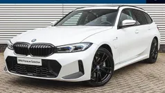 Mineralweiss (licht wit metallic) Gebruikt 2024 BMW 330e Comfort Edition Stationwagen | € 49.950 (Eerlijke prijs)