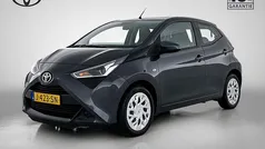 Grijs Gebruikt 2020 Toyota Aygo X-play Hatchback | € 14.445 (Eerlijke prijs)