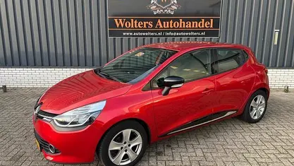 Rood Gebruikt 2014 Renault Clio IV Expression Hatchback | € 7.950 (Eerlijke prijs)