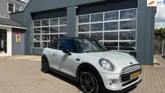 Zilver, metallic lak Gebruikt 2015 Mini Cooper Business Hatchback | € 11.450 (Eerlijke prijs)
