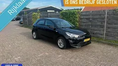 Zwart Gebruikt 2022 Kia Rio Hatchback | € 16.750 (Eerlijke prijs)