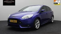 Blauw Gebruikt 2012 Ford Focus ST Hatchback | € 13.950 (Eerlijke prijs)