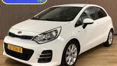 Wit Gebruikt 2016 Kia Rio Hatchback | € 8.945 (Eerlijke prijs)