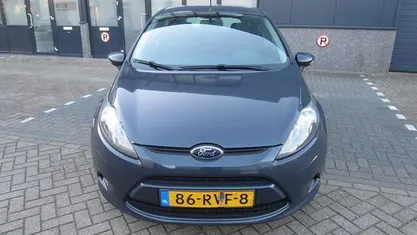 Grijs (metallic) Gebruikt 2011 Ford Fiesta Limited Hatchback | € 3.450 (Eerlijke prijs)