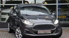 Grijs, metallic lak Gebruikt 2015 Ford Fiesta Titanium Hatchback | € 5.850 (Eerlijke prijs)